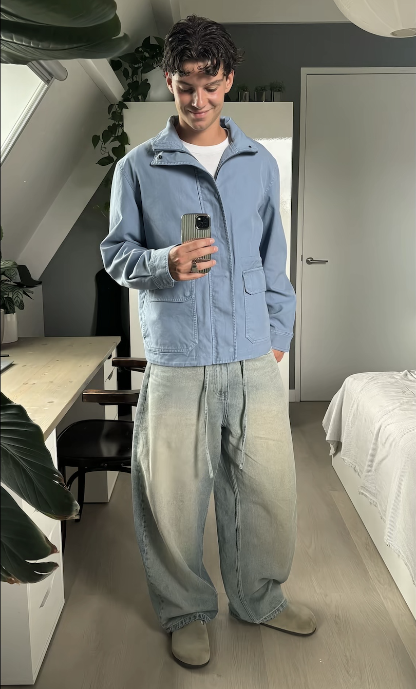 Outfit: light blue jacket, wide jeans, suede clogs